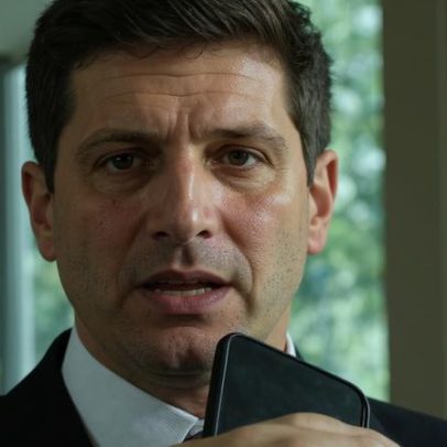 Pesquisa aponta João Campos à frente de Raquel Lyra na disputa pelo governo de PE