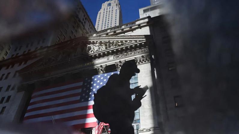 Com a Anthropic e a OpenAI correndo para fazer suas estreias em Wall Street, os investidores mais ricos em breve poderão incluir algumas das maiores empresas de tecnologia do mundo em seus portfólios.