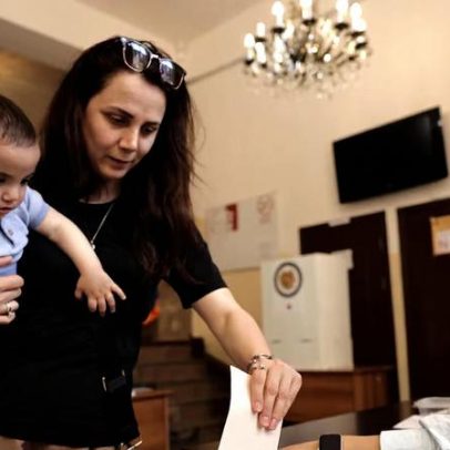 Armênios votam sob pressão russa para frear aproximação com o Ocidente