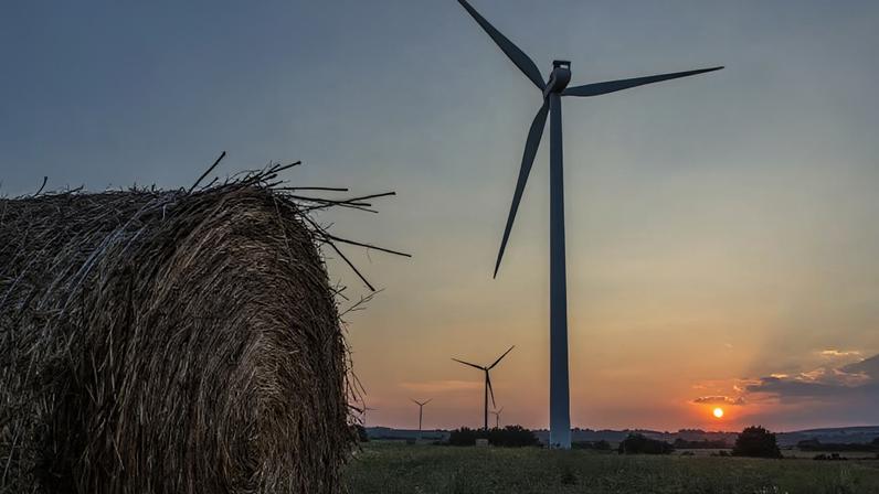Medidas incluem ressarcimento por corte de geração de energia em usinas eólicas e solares, com custo estimado em R$ 6 bilhões para os consumidores