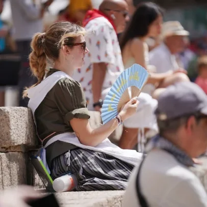 França fecha 845 escolas e coloca metade do país em alerta máximo por calor