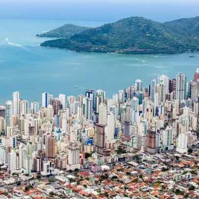 Balneário Camboriú quer levar arranha-céus da orla aos bairros