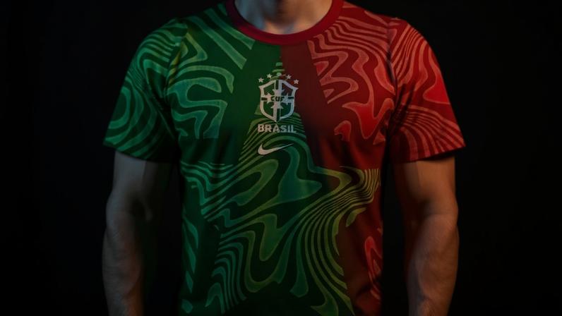 Os goleiros da seleção brasileira de futebol optaram por utilizar apenas os modelos preto, verde e rosa durante a Copa do Mundo; na imagem, Uniformes de goleiro da seleção brasileira de futebol