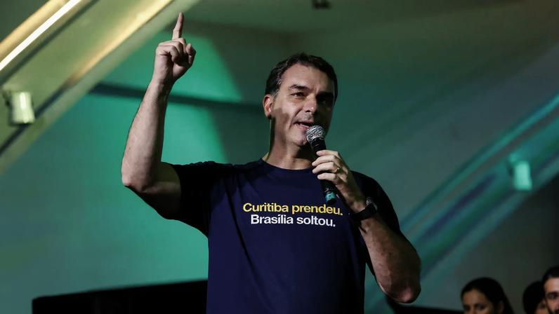 Estampas geram conexão afetiva com eleitorado e repercutem nas redes, diz especialista.