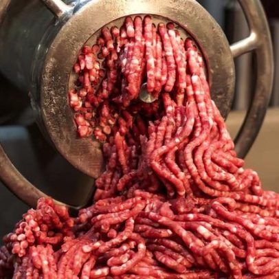 Açougueiros preferem carne moída fresca e como comprá-la