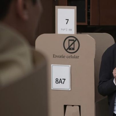 Candidatos votam no segundo turno da eleição presidencial na Colômbia
