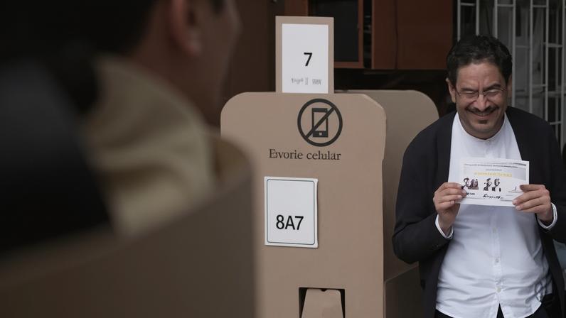 Candidatos votam no segundo turno das eleições na Colômbia
