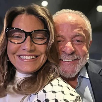 Lula e Janja trocam chinelos de Dia dos Namorados como presente