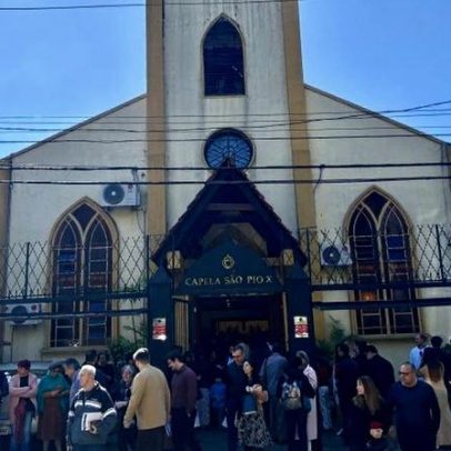 Igreja em disputa com Vaticano atrai fiéis em SP com missas em latim
