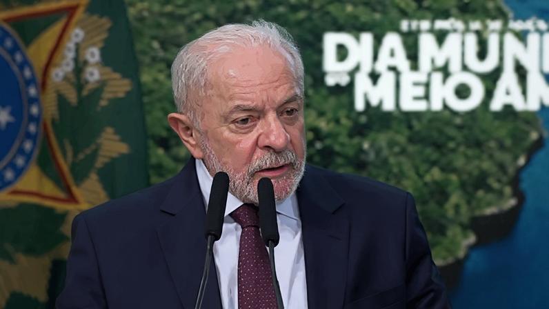 Na imagem, Lula em evento no Palácio do Planalto que divulgou acordos para o Meio Ambiente