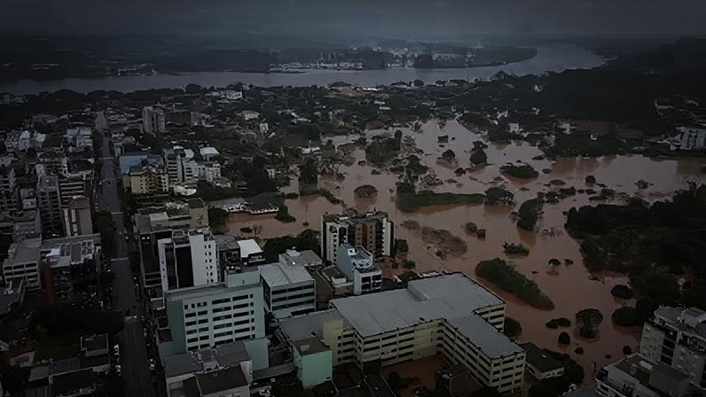 Cidade de Lajeado (RS) durante enchente de 2024