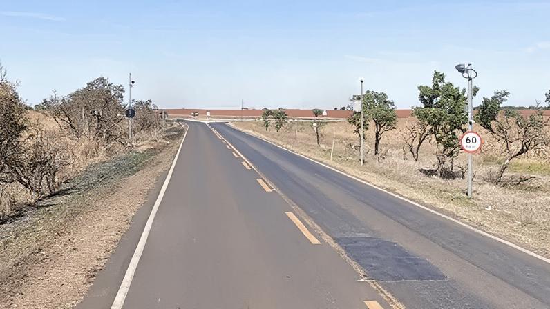 Ônibus trafegava na rodovia MG-413 antes de chegar ao entroncamento com a MG-223