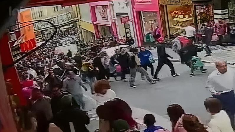 Cinco pessoas ficaram feridas após uma troca de tiros na estação São Bento