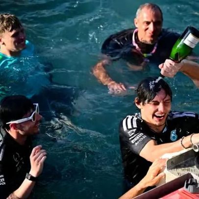 Antonelli comemora vitória em Mônaco com mergulho no porto