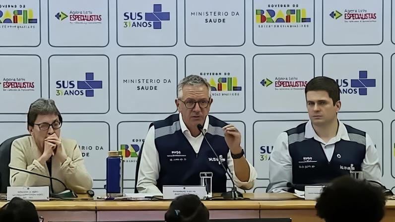 O Ministério da Saúde anunciou nesta segunda-feira (8) a suspensão temporária da estratégia de vacinação com a vacina contra a dengue desenvolvida pelo Instituto Butantan