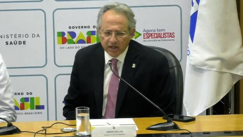 Esper Georges Kallás, diretor do Instituto Butantan fala durante coletiva de imprensa nesta segunda-feira (8) • Ministério da Saúde
