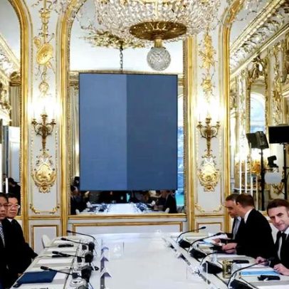 China participa de reunião liderada por Macron em negociações antes do G7