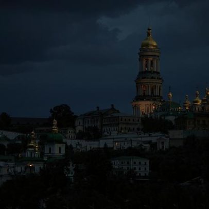 Ataques russos atingem complexo religioso na Ucrânia e deixam cinco mortos