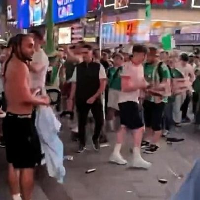 Torcedores da Argélia e da Argentina brigam na Times Square antes do jogo