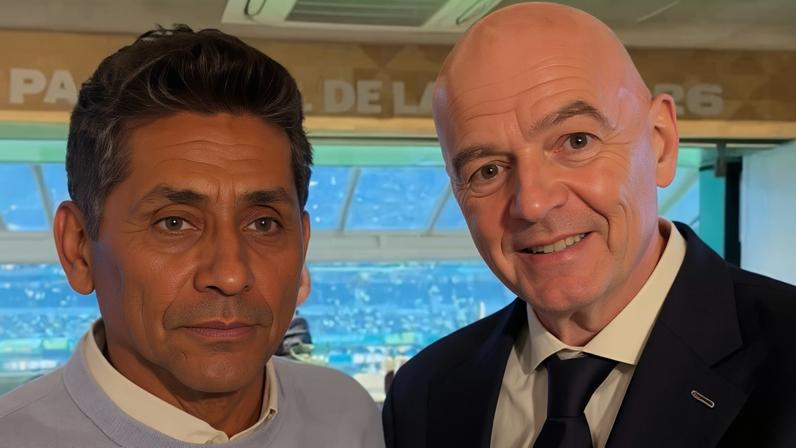 Jorge Campos e Gianni Infantino