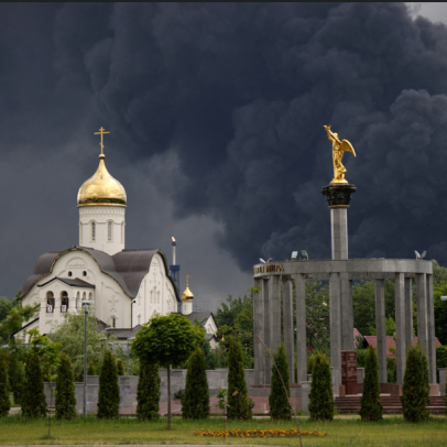 Ucrânia ataca refinaria em Moscou e paralisa voos com drones