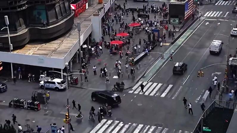 Tiros são ouvidos na Times Square e suspeito adolescente é preso após brigas na via de Manhattan, Nova York, nos EUA. 18/06/2026 - (X/Reprodução)