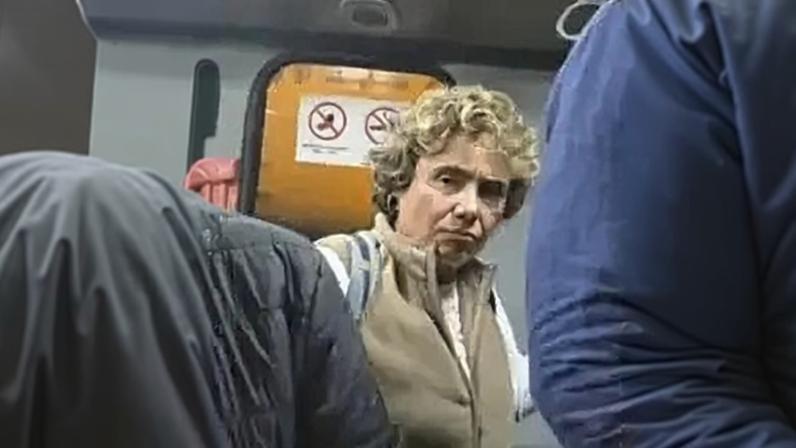 Mulher foi presa pela PF ao desembarcar (TV Globo/Reprodução)