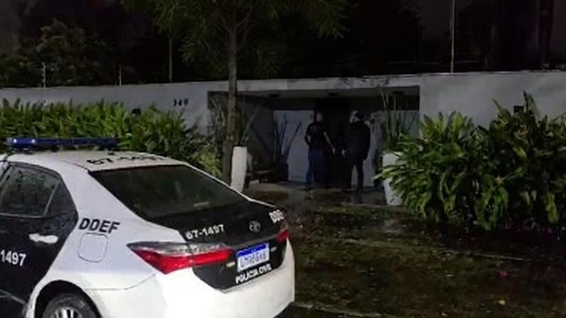 Polícia Civil participa da Operação Lázaro, deflagrada nesta quinta-feira (25), para cumprimento de mandados de busca e apreensão em investigação sobre a reativação do Banco de Crédito Móvel e supostas fraudes relacionadas a crédito superior a R$ 1 bilhão.