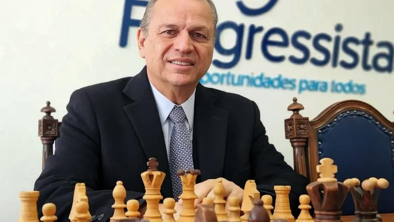 "Nós somos a governabilidade do Brasil. Desde a Constituição, o centro é quem decide o que é ou não aprovado", diz Ricardo Barros (PP). (Foto: Eduardo Luiz Klisiewicz/Tribuna do Paraná)