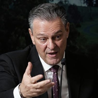 Governo pretende resolver veto à carne brasileira até setembro, afirma Fávaro