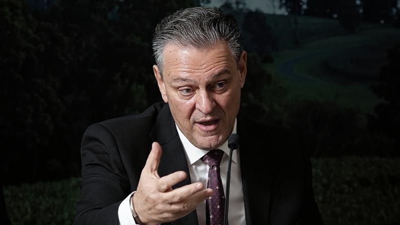 Governo pretende resolver veto à carne brasileira até setembro, afirma Fávaro