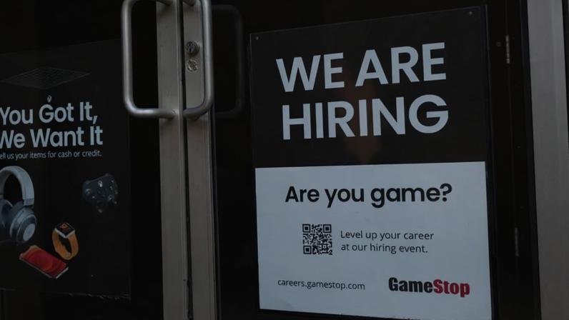 Cartaz anuncia vaga de trabalho em Nova York