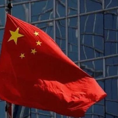Vendas no varejo da China caem pela primeira vez em 3 anos; indústria avança