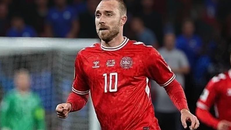 Christian Eriksen atuando pela Dinamarca
