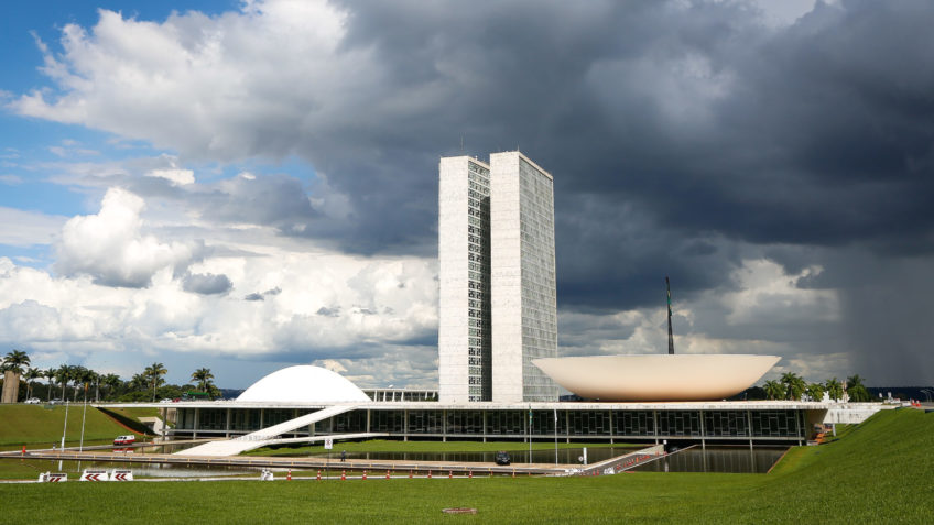 Na foto, a fachada do Congresso Nacional, onde trabalham os deputados federais e senadores