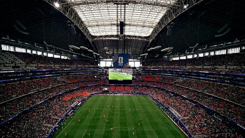 Holanda e Japão se enfrentaram na primeira rodada pelo Grupo F (Alex Pantling - FIFA/FIFA/Getty Images)