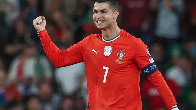 Cristiano Ronaldo, de Portugal, comemora após marcar um gol durante as eliminatórias para a Copa do Mundo da FIFA de 2026