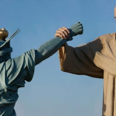 IA lança vídeo de Cristo Redentor em confronto com Estátua da Liberdade