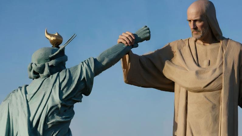 Vídeo mostra o momento em que a estátua norte-americana ataca o monumento brasileiro e é destruída