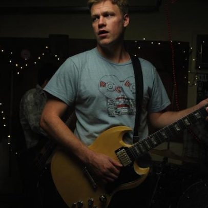 Jesse Plemons relança banda de metal Crucifictorious de Friday Night Lights