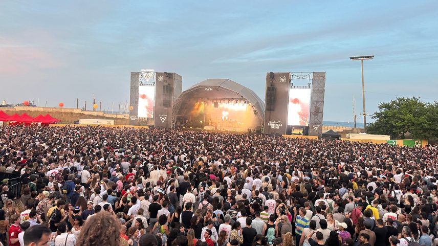 O Primavera Sound Barcelona 2026 reuniu grandes nomes da música internacional e transformou o Parc del Fòrum em um dos principais pontos de encontro de fãs de diferentes estilos e nacionalidades