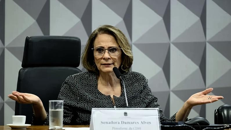Senadora Damares Alves (Republicanos-DF), presidente da Comissão de Direitos Humanos e relatora da projeto que derruba as diretrizes sobre atendimentos de crianças e adolescentes vítimas de violência sexual