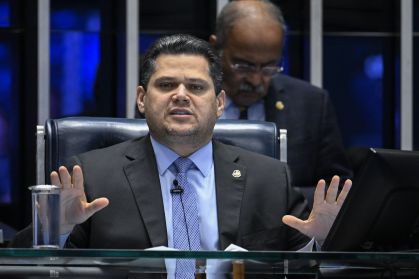 Oposição busca frear decretos sobre big techs e apoio de Alcolumbre