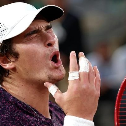 Mensik vence João Fonseca e avança às semifinais de Roland Garros