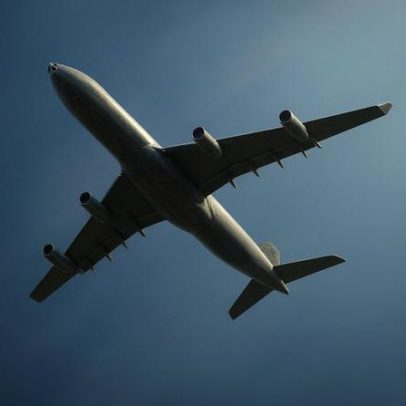 UE mantém orientação de evitar espaço aéreo sobre o Irã após trégua