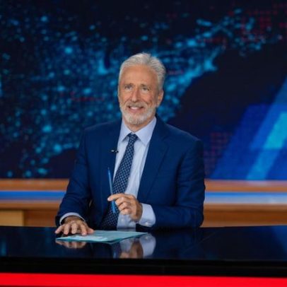 Jon Stewart critica evento UFC na Casa Branca de Trump enquanto Knicks vencem