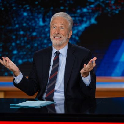 Jon Stewart ironiza renovação da Reflecting Pool de Trump