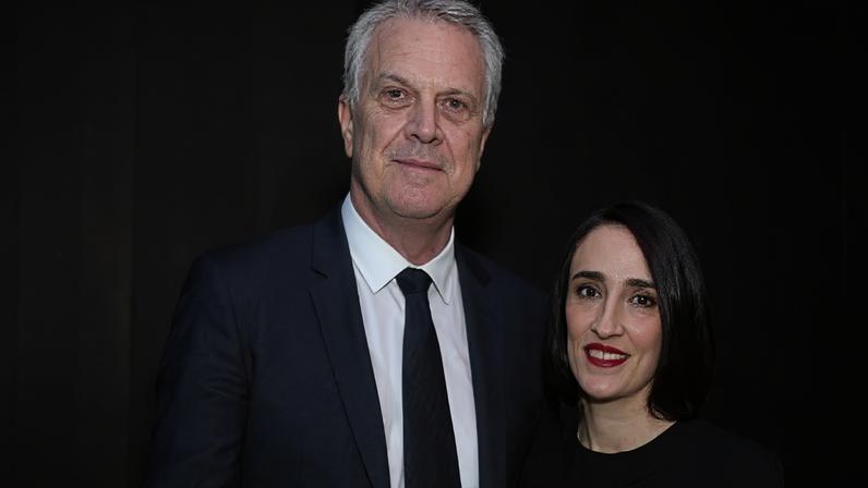 Esposa de Pedro Bial mostra filha em rara aparição em festa junina