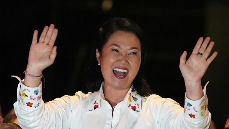 Candidata de direita tem cerca de 43 mil votos a mais que o rival, o esquerdista Roberto Sánchez
