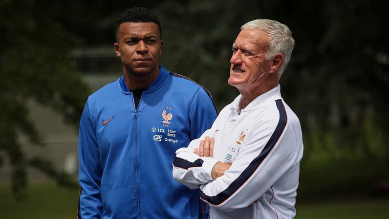 Didier Deschamps tenta amenizar favoritismo da França às vésperas da Copa do Mundo.